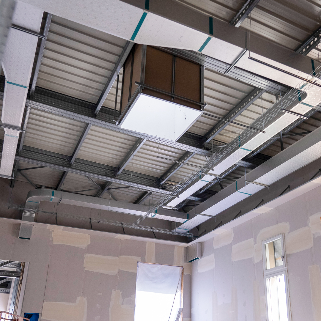 Solaio e copertura con profili in acciaio leggero e impianti integrati